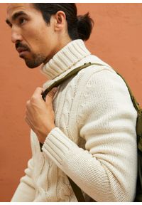 bonprix - Sweter z golfem, w warkocze. Typ kołnierza: golf. Kolor: beżowy