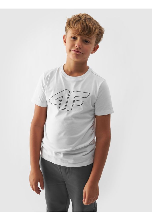 4f - 4F T-shirt z nadrukiem chłopięcy - biały 128 (7-8 lat). Okazja: na co dzień. Kolor: biały. Materiał: bawełna, dzianina, jersey. Długość rękawa: krótki rękaw. Długość: krótkie. Wzór: nadruk. Sezon: lato. Styl: casual, sportowy