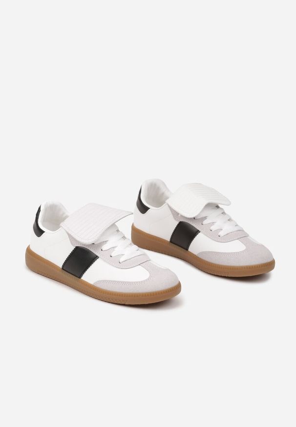 Born2be - Biało-Czarne Sneakersy na Płaskiej Podeszwie z Wywiniętym Językiem Felilora. Okazja: na co dzień. Kolor: biały. Materiał: jeans. Obcas: na płaskiej podeszwie