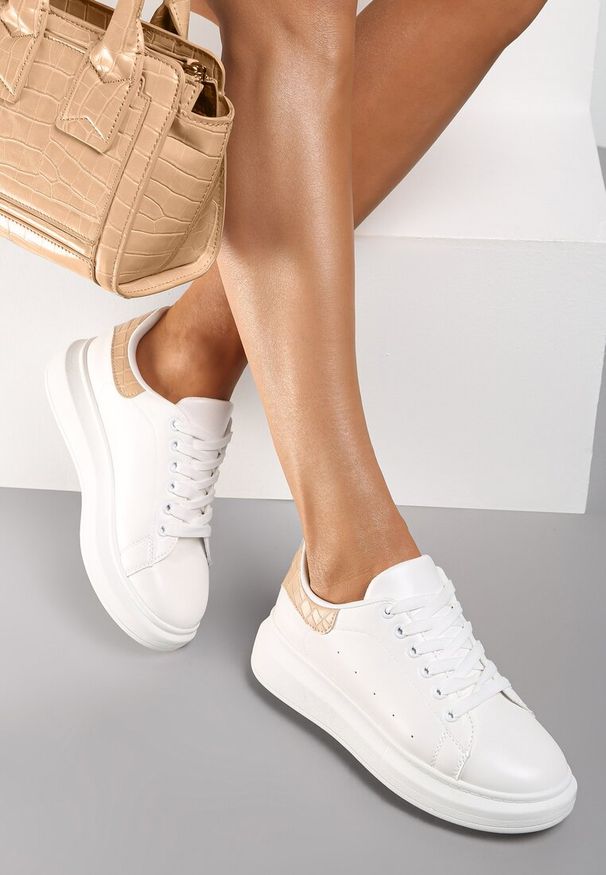 Renee - Biało-Beżowe Sneakersy na Niskiej Platformie w Klasycznym Stylu Lucid Dream. Okazja: na co dzień. Kolor: biały. Materiał: jeans. Obcas: na platformie