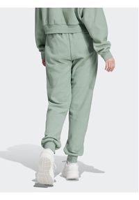Adidas - adidas Spodnie dresowe IR8372 Zielony Regular Fit. Kolor: zielony. Materiał: syntetyk #4