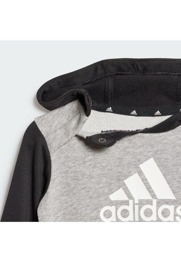 Adidas - Zestaw Essentials Colorblock Jogger Kids. Kolor: wielokolorowy, czarny, szary. Materiał: dresówka