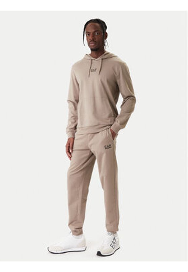 EA7 Emporio Armani Spodnie dresowe 8NPP66 PJVRZ U6167 Beżowy Regular Fit. Kolor: beżowy. Materiał: bawełna