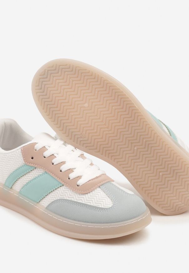 Renee - Biało-Niebieskie Sneakersy Tenisówki Ozdobione Paskami Amodira. Okazja: na co dzień. Zapięcie: pasek. Kolor: biały. Materiał: jeans. Wzór: aplikacja