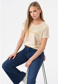 Volcano - Koszulka z napisem T-DECORE. Kolekcja: plus size. Materiał: elastan, bawełna, jeans, materiał. Długość rękawa: krótki rękaw. Długość: krótkie. Wzór: napisy. Sezon: lato. Styl: klasyczny #1