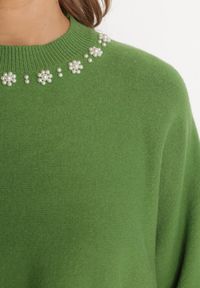 Born2be - Zielony Komplet Dzianinowa Sweter Ozdobiony Perełkami i Sukienka Midi Wisces. Kolor: zielony. Materiał: dzianina. Wzór: aplikacja #4