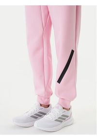 Adidas - adidas Spodnie dresowe Z.N.E. JC5405 Różowy Regular Fit. Kolor: różowy. Materiał: bawełna #4