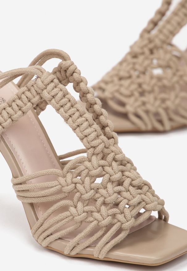 Renee - Ciemnobeżowe Sandały na Szpilce z Plecionką i Wiązaniem wokół Łydki Arieniela. Kolor: beżowy. Obcas: na szpilce. Styl: elegancki