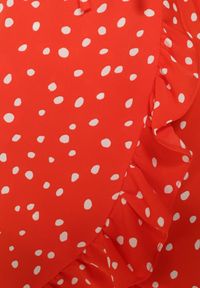 Renee - Czerwona Sukienka Thaelice. Kolor: czerwony. Materiał: tkanina. Długość rękawa: krótki rękaw. Wzór: nadruk, aplikacja, kropki. Typ sukienki: kopertowe. Długość: mini