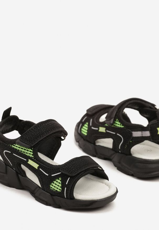 Born2be - Czarno-Zielone Sportowe Sandały ze Skórzaną Wkładką i Geometrycznym Wzorem Tiarolise. Okazja: na co dzień. Zapięcie: rzepy. Kolor: czarny. Materiał: skóra. Wzór: geometria. Styl: sportowy