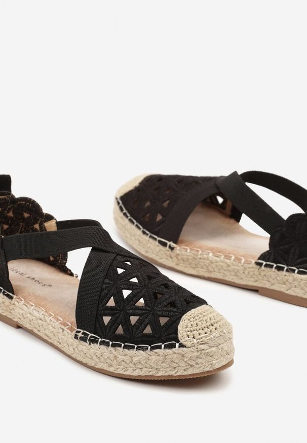 Born2be - Czarne Ażurowe Espadryle na Podeszwie z Plecionki Amedeon. Okazja: na co dzień. Nosek buta: okrągły. Kolor: czarny. Wzór: ażurowy. Sezon: lato. Styl: klasyczny, elegancki, casual