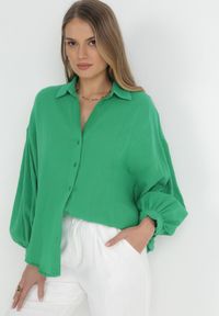 Born2be - Zielona Bawełniana Koszula Oversize z Szerokimi Rękawami Melillia. Okazja: na co dzień. Kolor: zielony. Materiał: bawełna. Styl: casual #1