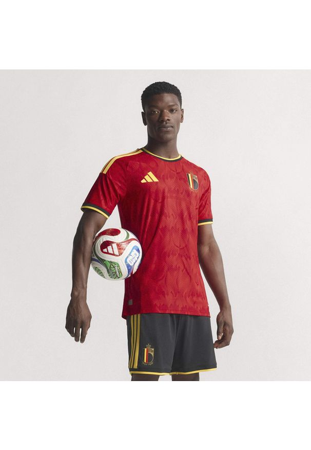 Adidas - Koszulka Belgium 26 Home Authentic. Kolor: wielokolorowy, żółty, czerwony. Materiał: dzianina, żakard. Sport: piłka nożna