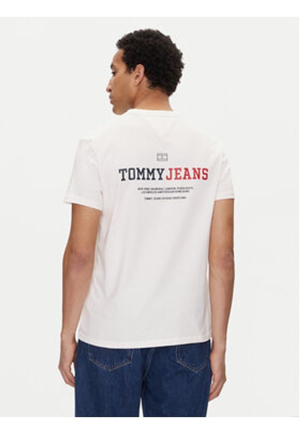 Tommy Jeans T-Shirt Dna Graphic DM0DM20815 Biały Regular Fit. Kolor: biały. Materiał: bawełna