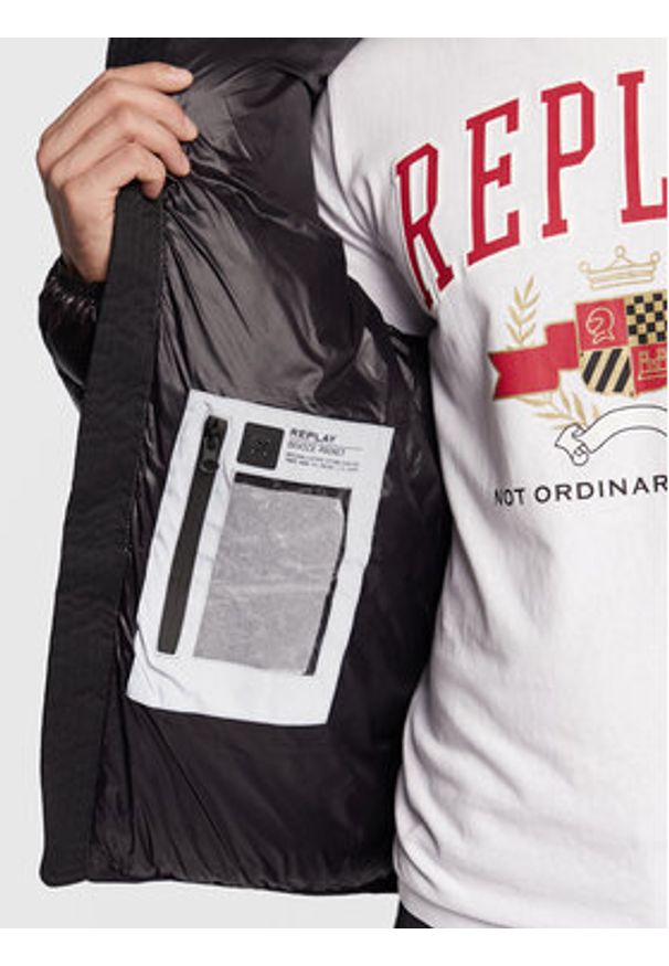 Replay - REPLAY Kurtka zimowa 8183A.000.84174 Czarny Regular Fit. Kolor: czarny. Materiał: syntetyk. Sezon: zima