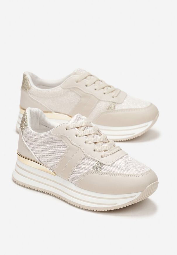 Renee - Beżowe Sneakersy na Grubej Podeszwie Ozdobione Brokatem Moneya. Okazja: na uczelnię, na co dzień. Nosek buta: okrągły. Zapięcie: sznurówki. Kolor: beżowy. Materiał: jeans, materiał. Wzór: aplikacja. Obcas: na obcasie. Wysokość obcasa: niski