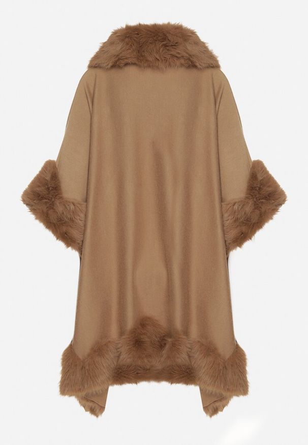 Born2be - Jasnobrązowe Ponczo z Wełną i Wiskozą Ozdobione Futerkiem Delatta. Okazja: na co dzień. Kolor: brązowy. Materiał: wiskoza, futro, wełna. Wzór: aplikacja. Styl: elegancki, casual