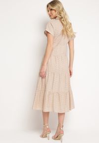 Born2be - Beżowa Bawełniana Sukienka o Ażurowym Wykończeniu z Krótkim Rękawem Zapinana na Guziki Kataria. Okazja: na co dzień. Typ kołnierza: dekolt w serek. Kolor: beżowy. Materiał: bawełna. Długość rękawa: krótki rękaw. Wzór: ażurowy. Typ sukienki: proste. Styl: casual, klasyczny #5
