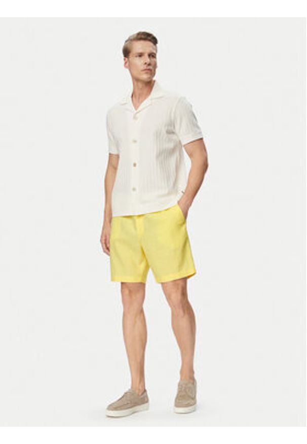 TOMMY HILFIGER - Tommy Hilfiger Szorty materiałowe Dover MW0MW44353 Żółty jasny Regular Fit. Kolor: żółty. Materiał: len
