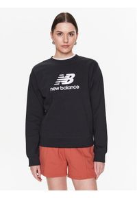 New Balance Bluza Essentials Stacked Logo WT31532 Czarny Relaxed Fit. Kolor: czarny. Materiał: syntetyk, bawełna