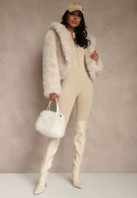 Renee - Beżowa Kurtka Futro z Nieodpinanym Kapturem Zetera. Okazja: na co dzień. Kolor: beżowy. Materiał: futro. Styl: casual, klasyczny #5