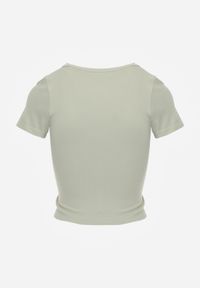 Born2be - Zielony Gładki T-shirt o Krótszym Kroju Errora. Okazja: na co dzień. Kolor: zielony. Materiał: materiał, jeans. Długość: krótkie. Wzór: gładki. Styl: casual #5