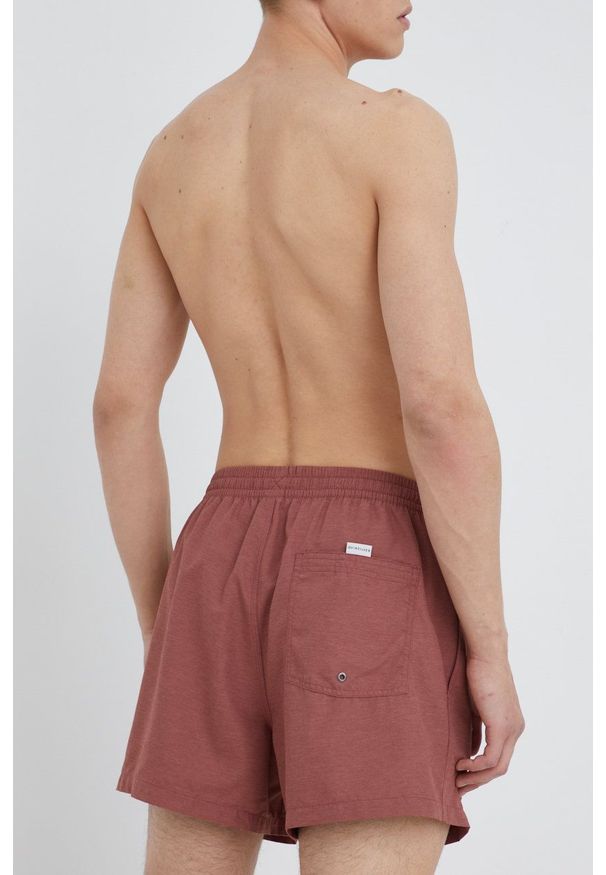 Quiksilver kolor szary. Kolor: czerwony. Materiał: tkanina, materiał