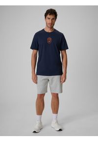 4f - 4F T-shirt regular z nadrukiem męski - granatowy M. Okazja: na co dzień. Kolor: niebieski. Materiał: materiał, bawełna, dzianina. Wzór: nadruk. Styl: casual, klasyczny #2