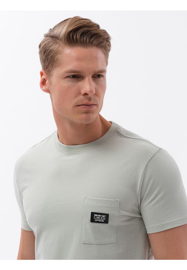 Ombre Clothing - T-shirt męski bawełniany z kieszonką - jasnomiętowy V2 S1743 - XXL. Kolor: miętowy. Materiał: bawełna. Długość rękawa: krótki rękaw. Długość: krótkie. Wzór: aplikacja. Styl: klasyczny