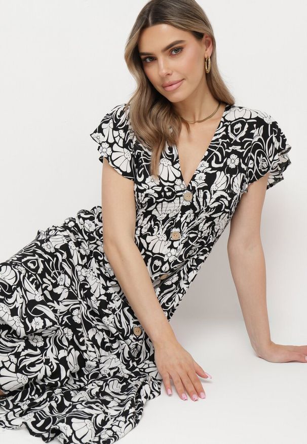 Born2be - Czarna Rozkloszowana Sukienka Maxi z Luźnym Rękawem w Kwiatowy Print Oxeria. Kolor: czarny. Wzór: nadruk, kwiaty. Sezon: lato. Typ sukienki: rozkloszowane. Długość: maxi