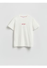 Reserved - T-shirt regular z nadrukiem - złamana biel. Materiał: dzianina. Wzór: nadruk #1