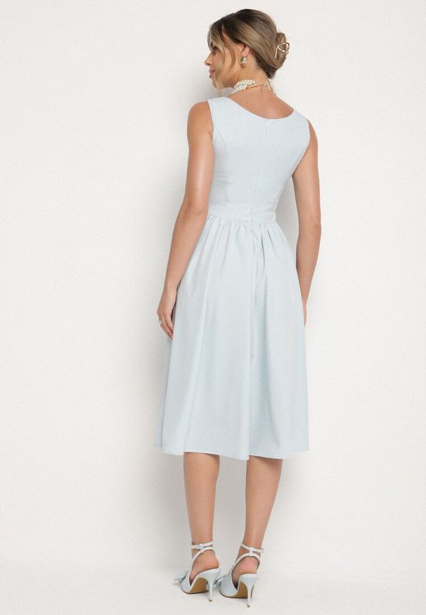 Born2be - Niebieska Klasyczna Rozkloszowana Sukienka Vices Tolissela. Okazja: na co dzień. Kolor: niebieski. Wzór: aplikacja, gładki. Styl: klasyczny