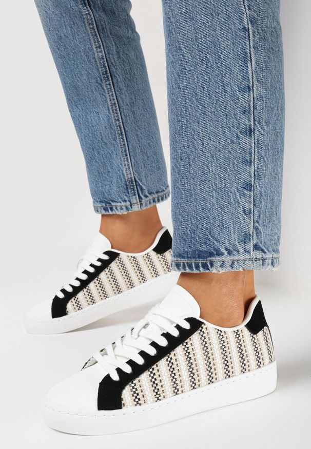 Born2be - Biało-Czarne Sneakersy z Ekoskóry ze Sznurowaniem i Wstawką w Kratę Fibrusa. Okazja: na co dzień. Kolor: czarny. Materiał: materiał. Wzór: aplikacja