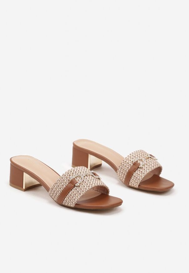 Born2be - Brązowe Klapki na Obcasie z Plecionką i Klamrą Alimera. Okazja: na co dzień. Kolor: brązowy. Obcas: na obcasie. Styl: elegancki, casual. Wysokość obcasa: średni