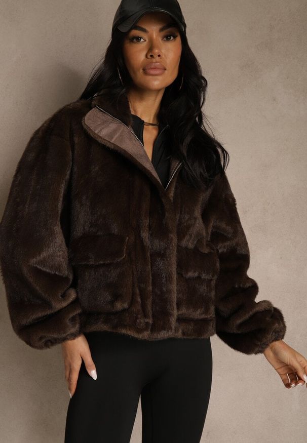 Renee - Brązowa Kurtka Futerko z Ozdobnymi Kieszeniami Vetiline. Okazja: na co dzień. Kolor: brązowy. Materiał: futro. Styl: casual