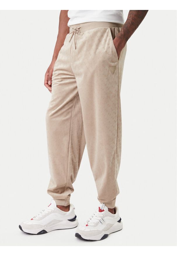 Guess Spodnie dresowe Z6RB14 KD612 Beżowy Regular Fit. Kolor: beżowy. Materiał: syntetyk