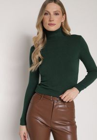 Born2be - Ciemnozielony Klasyczny Golf z Bawełną Reilisea. Okazja: na co dzień. Typ kołnierza: golf. Kolor: zielony. Materiał: bawełna. Styl: klasyczny #1