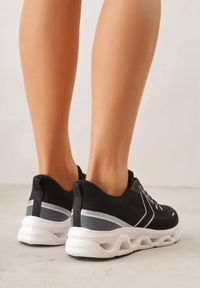 Born2be - Czarne Buty Sportowe na Grubej Geometrycznej Podeszwie Alexusa. Okazja: na co dzień. Kolor: czarny. Materiał: jeans, dresówka. Wzór: geometria #6