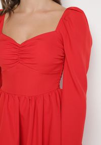 Born2be - Czerwona Rozkloszowana Sukienka Bombka z Wiązaniem na Plecach Poltewin. Okazja: na ślub cywilny, na co dzień, na imprezę, na wesele. Typ kołnierza: kokarda, dekolt kwadratowy. Kolor: czerwony. Typ sukienki: bombki. Styl: klasyczny, casual, elegancki #2