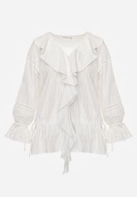 Born2be - Biała Bawełniana Bluzka w Romantycznym Stylu z Falbankami i Wiązaniem Cezarina. Okazja: na co dzień, do pracy, na spotkanie biznesowe. Typ kołnierza: kołnierz z falbankami. Kolor: biały. Materiał: bawełna. Styl: casual, biznesowy, elegancki #6