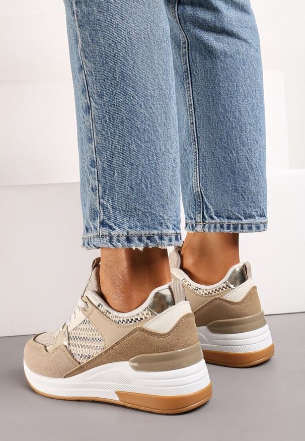 Born2be - Ciemnobeżowe Sznurowane Sneakersy na Niskim Koturnie Xanthema. Nosek buta: okrągły. Zapięcie: sznurówki. Kolor: beżowy. Materiał: materiał. Obcas: na koturnie. Wysokość obcasa: niski