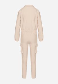 Born2be - Beżowy Komplet Dresowy w Stylu Cargo Bluza na Suwak i Joggery Sitene. Kolor: beżowy. Materiał: dresówka. Sport: turystyka piesza #5