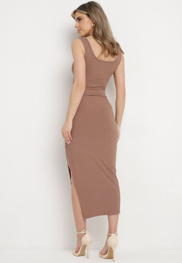 Born2be - Jasnobrązowy Komplet z Prążkowanej Dzianiny Top na Szerokich Ramiączkach i Spódnica z Rozcięciem na Boku Uola. Kolor: brązowy. Materiał: dzianina, prążkowany