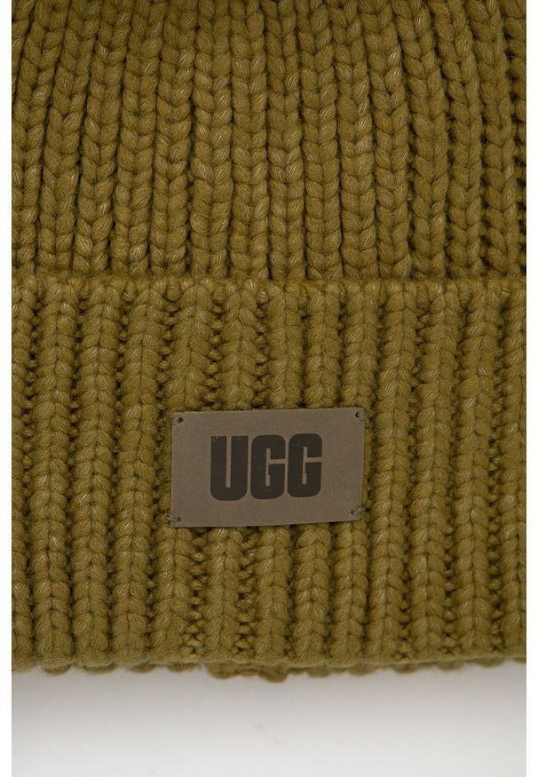 Ugg - UGG Czapka z domieszką wełny kolor zielony z grubej dzianiny. Kolor: zielony. Materiał: dzianina, wełna