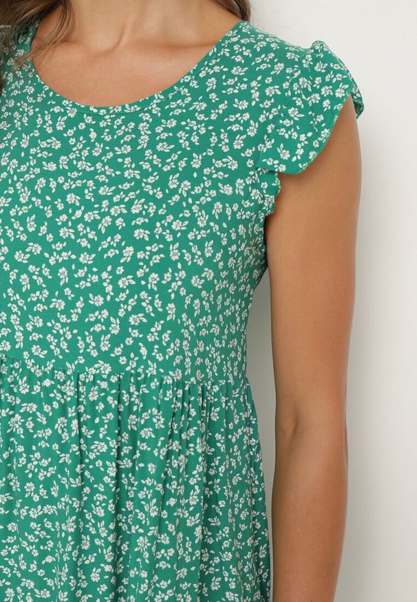 Born2be - Zielona Bawełniana Sukienka o Rozkloszowanym Kroju z Falbanką Anettes. Kolor: zielony. Materiał: bawełna. Długość rękawa: krótki rękaw. Typ sukienki: rozkloszowane. Styl: klasyczny