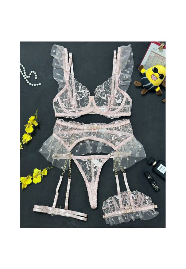 Intica - Komplet bielizny z haftem na specjalne okazje Myrilla. Kolor: różowy. Materiał: materiał. Wzór: haft