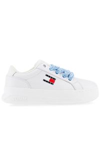 Buty Tommy Jeans City Flatform EN0EN02117-0K4 - białe. Zapięcie: sznurówki. Kolor: biały. Materiał: guma, tkanina, skóra. Szerokość cholewki: normalna. Wzór: aplikacja, napisy. Obcas: na platformie