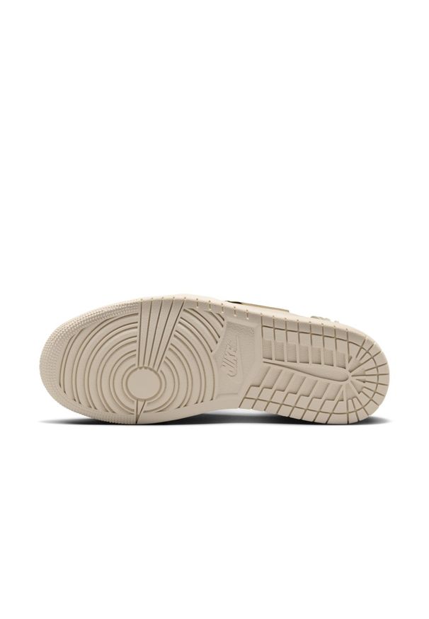 Nike Air Jordan 1 Low MM Legend Light Brown Sneakersy damskie. Okazja: na co dzień. Kolor: beżowy. Materiał: skóra. Szerokość cholewki: normalna. Model: Nike Air Jordan
