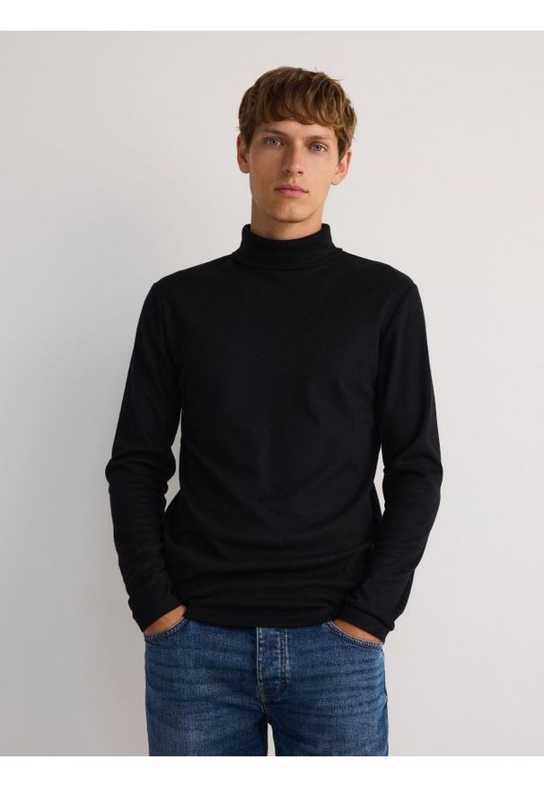 Reserved - Longsleeve z golfem - czarny. Typ kołnierza: golf. Kolor: czarny. Materiał: wełna, dzianina. Długość rękawa: długi rękaw. Długość: długie