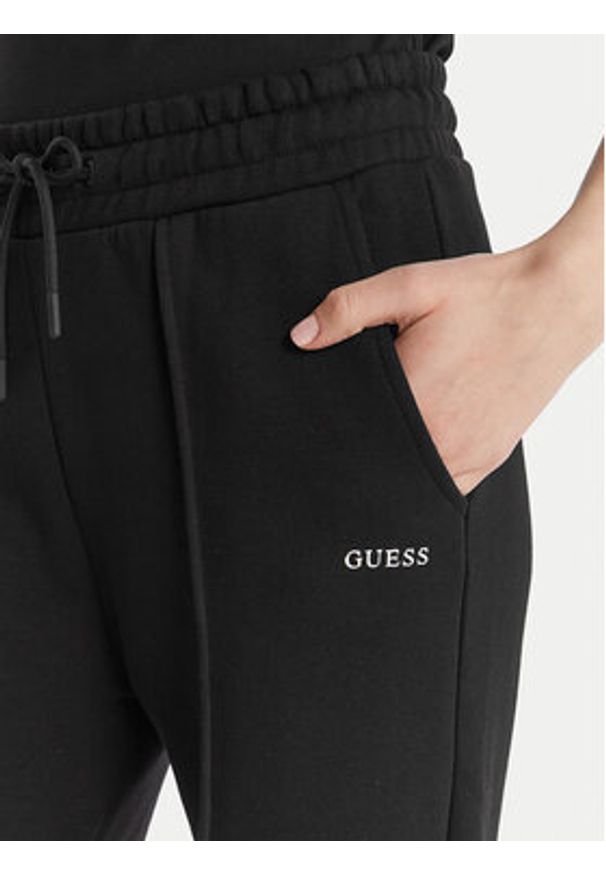 Guess Spodnie dresowe V6RB17 K9V31 Czarny Regular Fit. Kolor: czarny. Materiał: bawełna